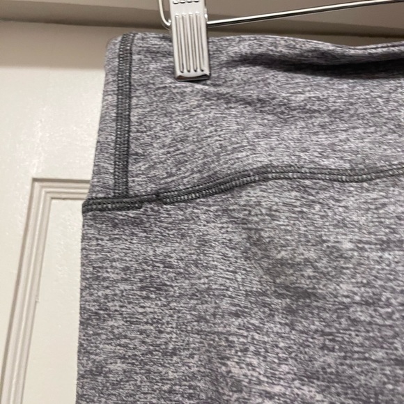 Lululemon cropped grey blend leggings - Picture 3 of 8